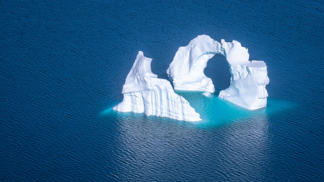 Iceberg ocean boat ecological puzzle free wallpaper - medium preview image