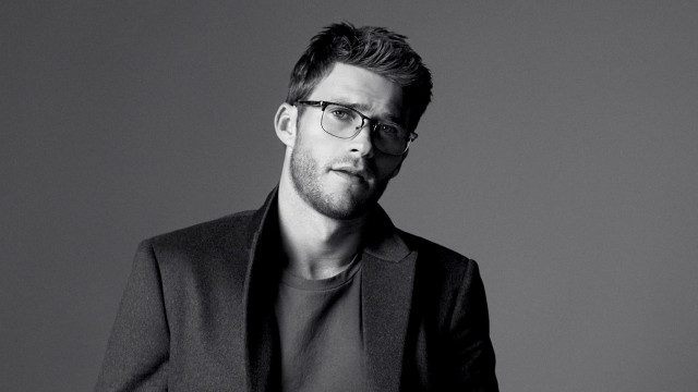 Man glasses posing black white free wallpaper - medium preview image