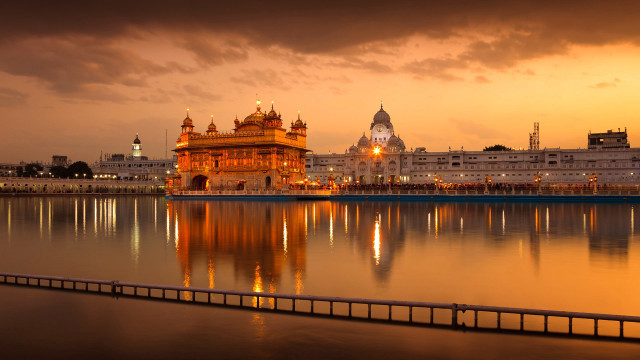 Night cityscape bridge building fire free wallpaper - medium preview image