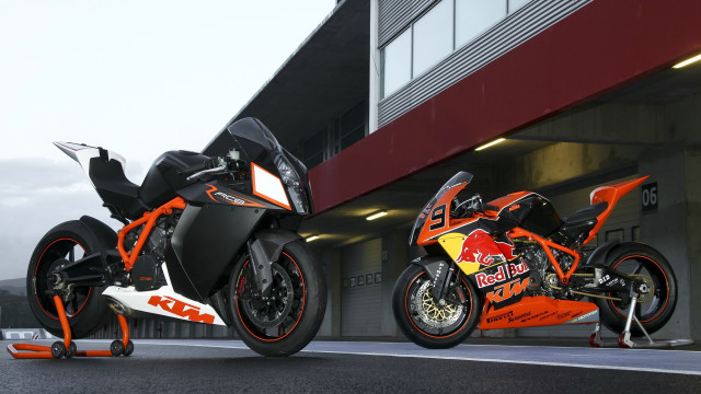 Motorcycles street building raytracing puzzle free wallpaper - medium preview image