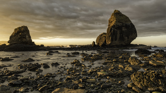 Rocky beach formation cloudy sky free wallpaper - medium preview image