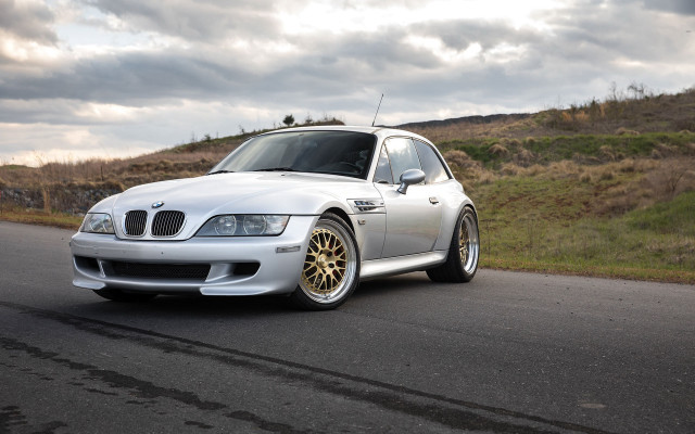 White car hillside 3d render free wallpaper - medium preview image