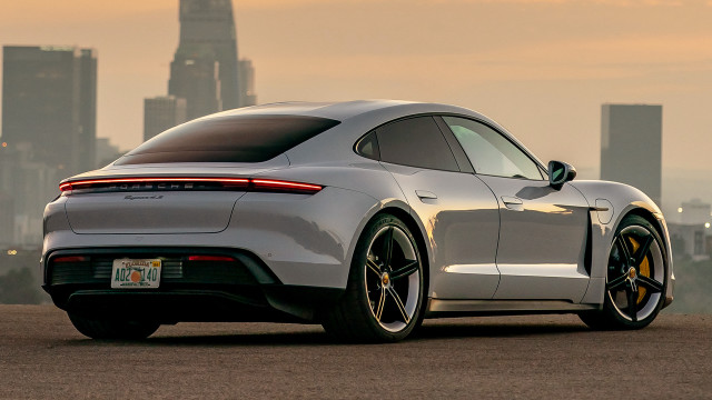 Silver porsche taytay city skyline free wallpaper - medium preview image