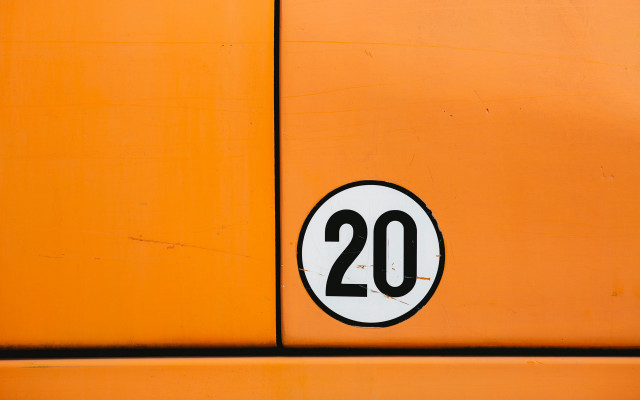 Number20 yellow wall white circle free wallpaper - medium preview image