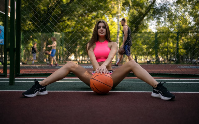 Athletic women basketball fence city free wallpaper - medium preview image