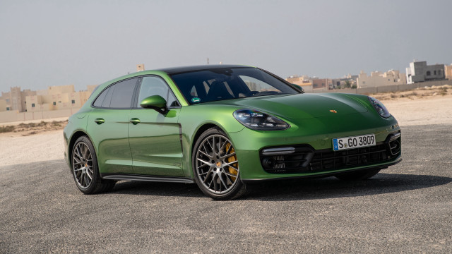 Green porsche panamera cityscape 3d free wallpaper - medium preview image