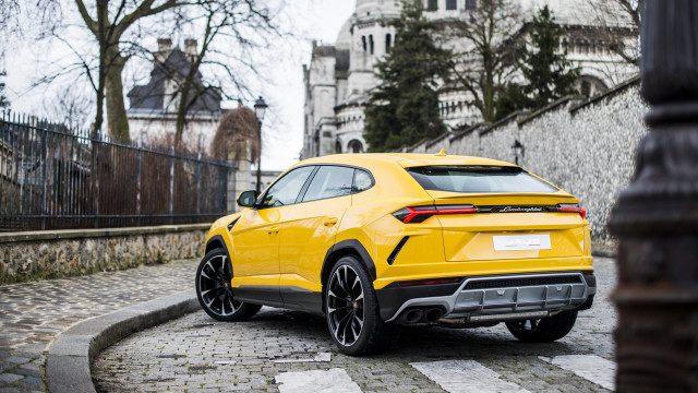 Yellow lamb suv cobblestone castle free wallpaper - medium preview image