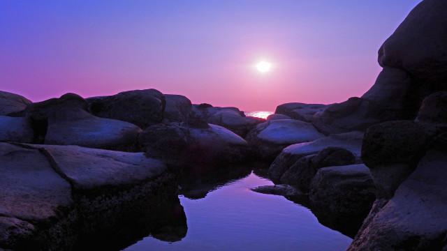 Sunset rocky beach water formation #3 free wallpaper - medium preview image