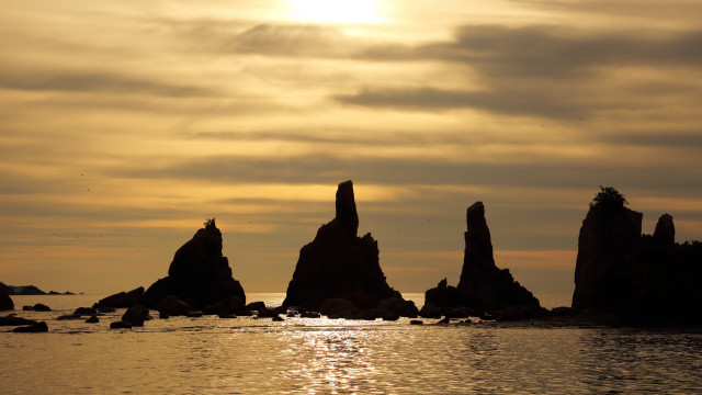 Rocks water sunset clouds mountain free wallpaper - medium preview image