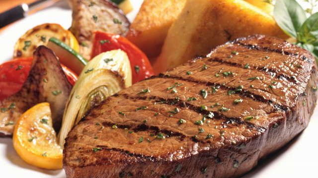 Steak potatoes vegetables food photography free wallpaper - medium preview image