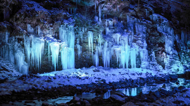 Ice formations mountain river volumetric free wallpaper - medium preview image