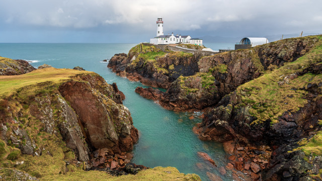 Lighthouse cliff ocean boat cloud free wallpaper - medium preview image
