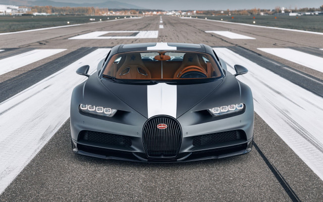 Bugatti runway sky white stripe #2 free wallpaper - medium preview image