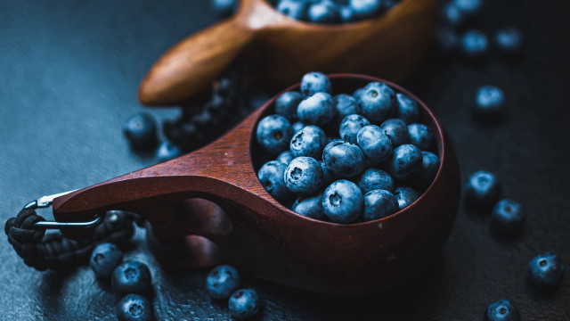 Wooden spoons blueberries banana blurry free wallpaper - medium preview image