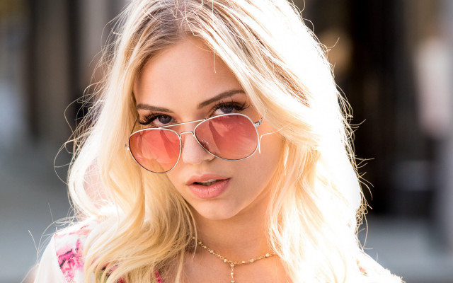 Woman sunglasses necklace fur portrait free wallpaper - medium preview image
