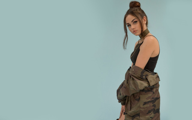 Camouflage dress suitcase pose blue free wallpaper - medium preview image