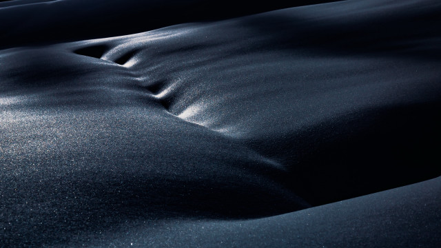 Black sand dune aurora moon free wallpaper - medium preview image
