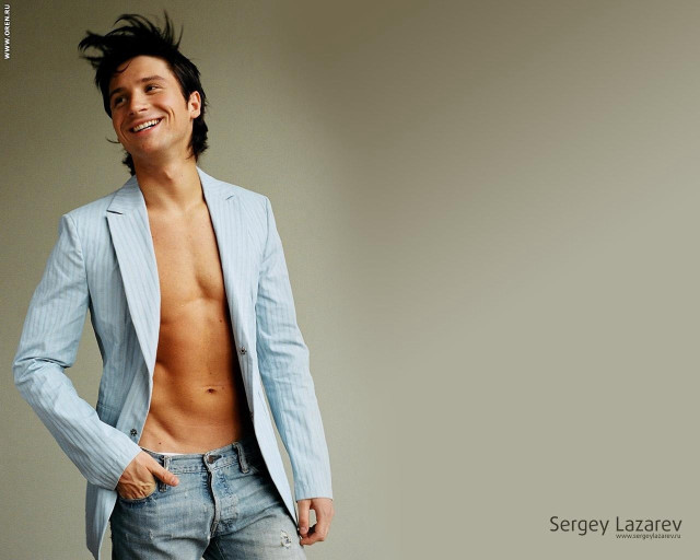 Man no shirt posing picture free wallpaper - medium preview image