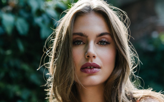 Woman red lips portrait bokeh free wallpaper - medium preview image