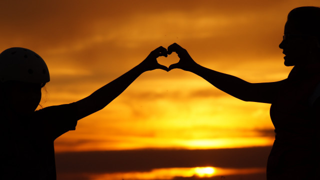 Couple holding hands sunset sky free wallpaper - medium preview image