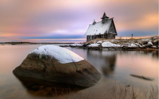 Large rock lake house hill free wallpaper - medium preview image