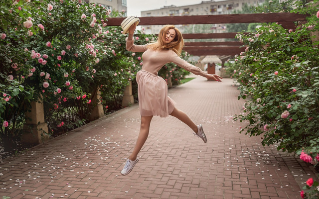 Woman dress jumping hat fashion free wallpaper - medium preview image
