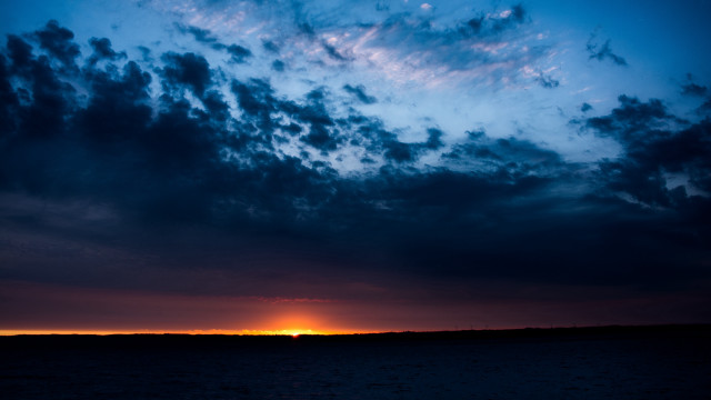 Sunset clouds boat water horizon free wallpaper - medium preview image