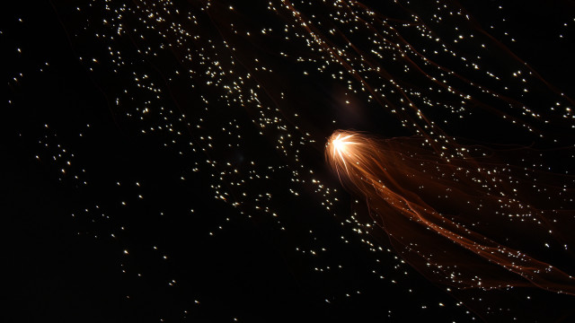 Bright streetlight stars aurora explosions free wallpaper - medium preview image
