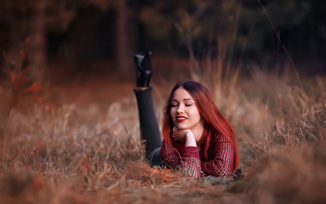 Woman field blackcat portrait blurry free wallpaper - medium preview image