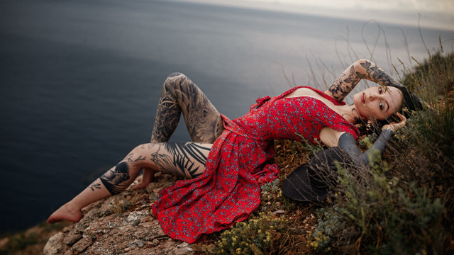 Tattooed woman cliff ocean barefoot free wallpaper - medium preview image