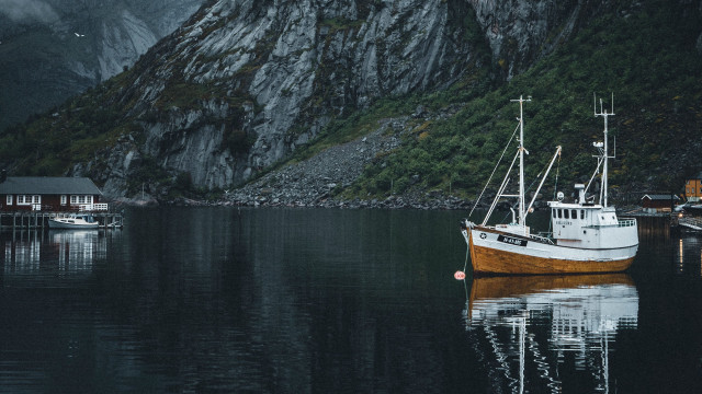 Docked boat mountain houses red free wallpaper - medium preview image