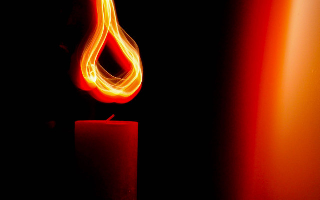 Candle flame red light dark free wallpaper - medium preview image
