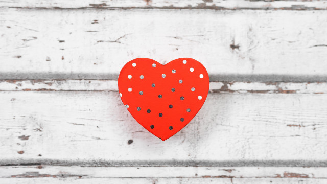 Red heart black dot white free wallpaper - medium preview image