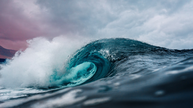 Large wave breaking ocean mountains free wallpaper - medium preview image