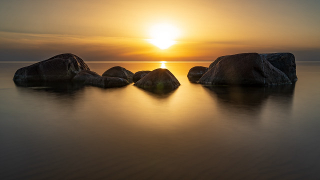 Sunset ocean rocks beach sunlight free wallpaper - medium preview image