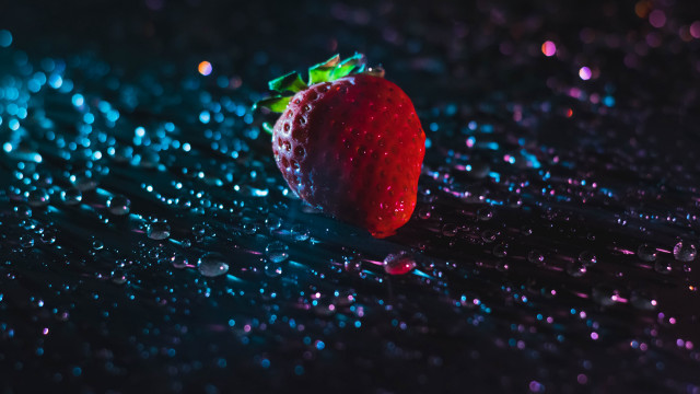 Strawberry greenleaf wetwater droplets blackbackground free wallpaper - medium preview image