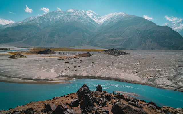 Mountain range lake shore sky free wallpaper - medium preview image