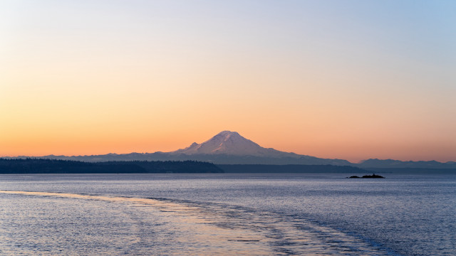Boat mountain sunset water matte free wallpaper - medium preview image