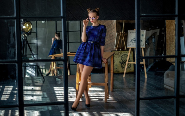 Woman blue dress phone mirror free wallpaper for desktop - medium preview image