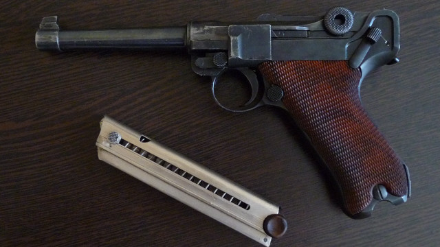 Gun smaller gun table diebunk free wallpaper - medium preview image