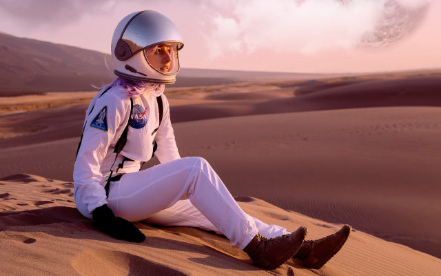 Desert man white suit helmet free wallpaper - medium preview image