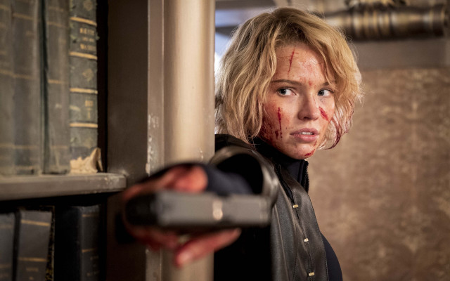 Woman blooded gun serious portrait free wallpaper - medium preview image