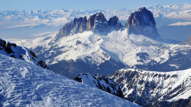 Skiing mountain snowy romanesque matte free wallpaper - medium preview image
