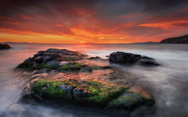 Sunset rocky beach moss flowing free wallpaper - medium preview image