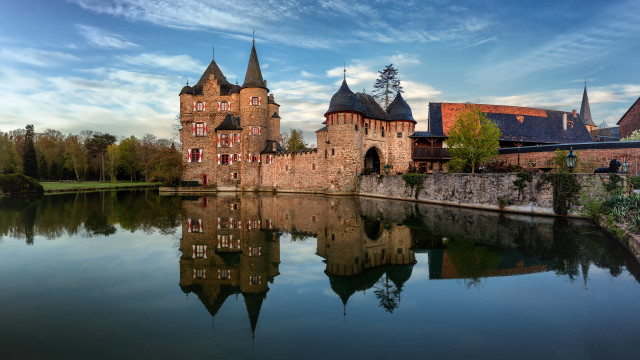 Castle bridge lake sky reflection free wallpaper - medium preview image