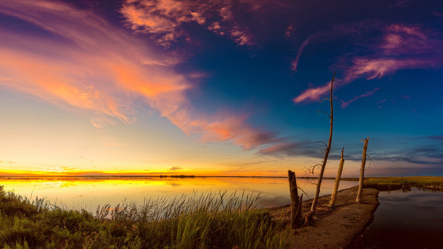 Sunset lake fence mystical colors free wallpaper - medium preview image