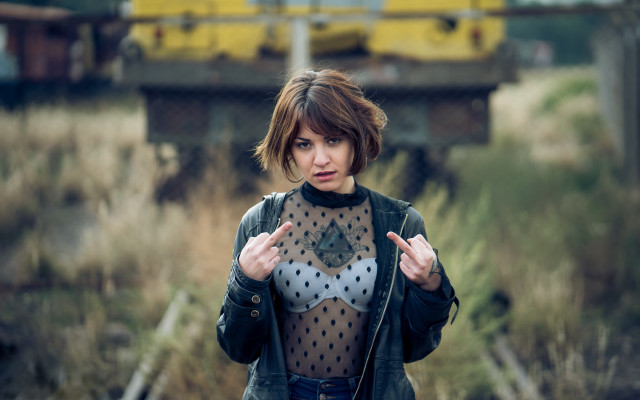 Woman jacket sheer field train free wallpaper - medium preview image