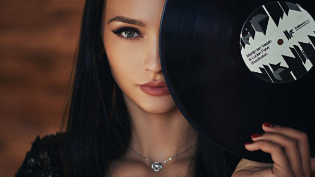 Elina karimova smiling record brick free wallpaper - medium preview image