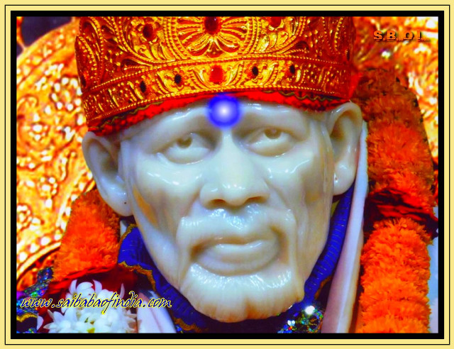 Statue man crown red hat free wallpaper - medium preview image
