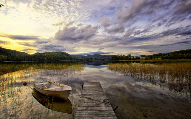Docked boat lake mountain sunset free wallpaper - medium preview image